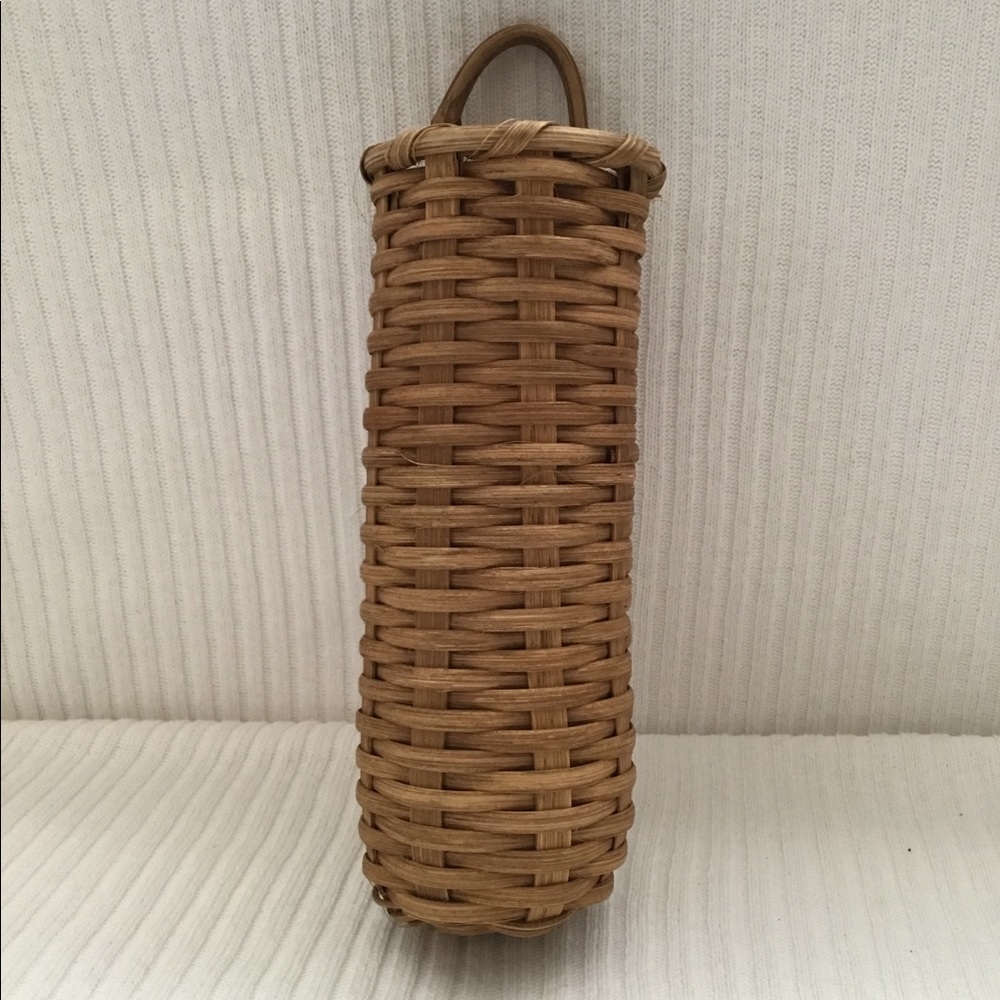 Cute small basket for wall hanging